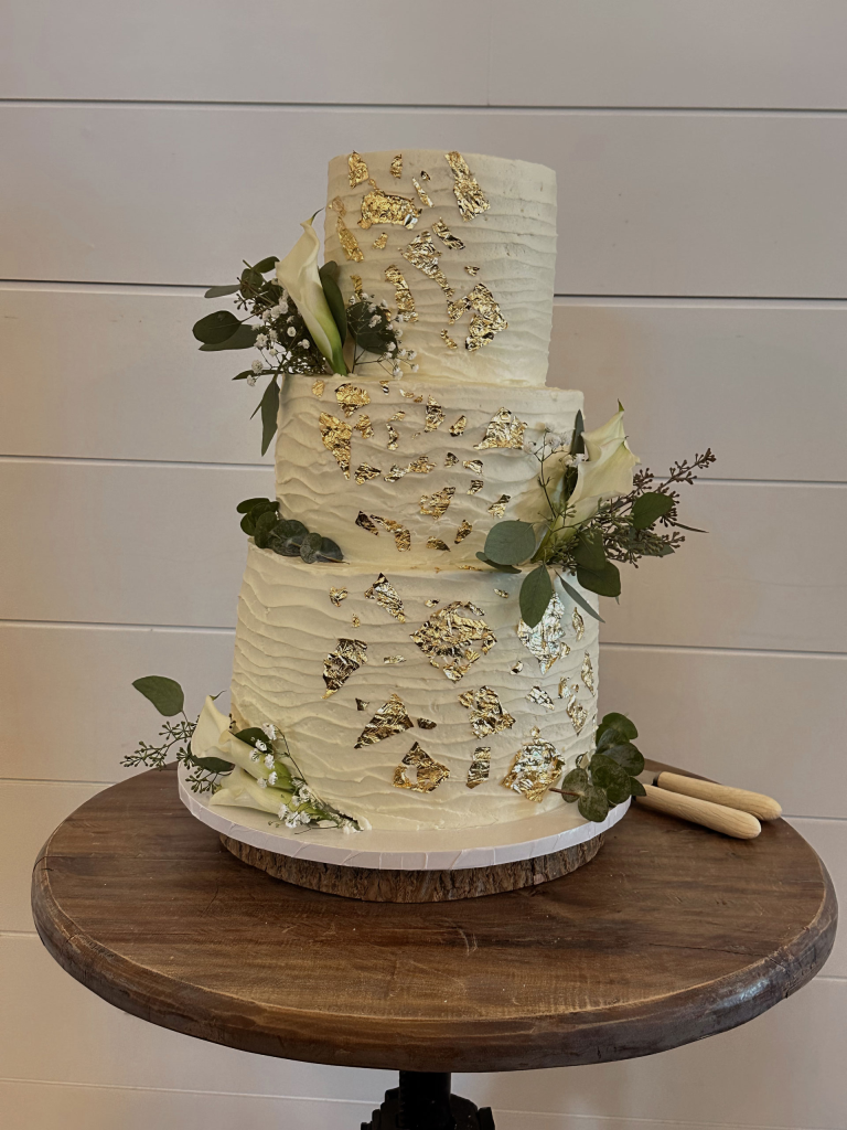 sweet fiesta custom wedding cake with flowers